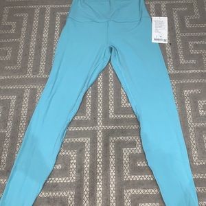 BRAND NEW LULU LEGGINGS !!